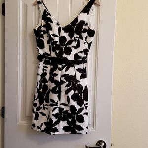 White House Black Market sleeveless Fit & Flare Dress! Excellent condition!
